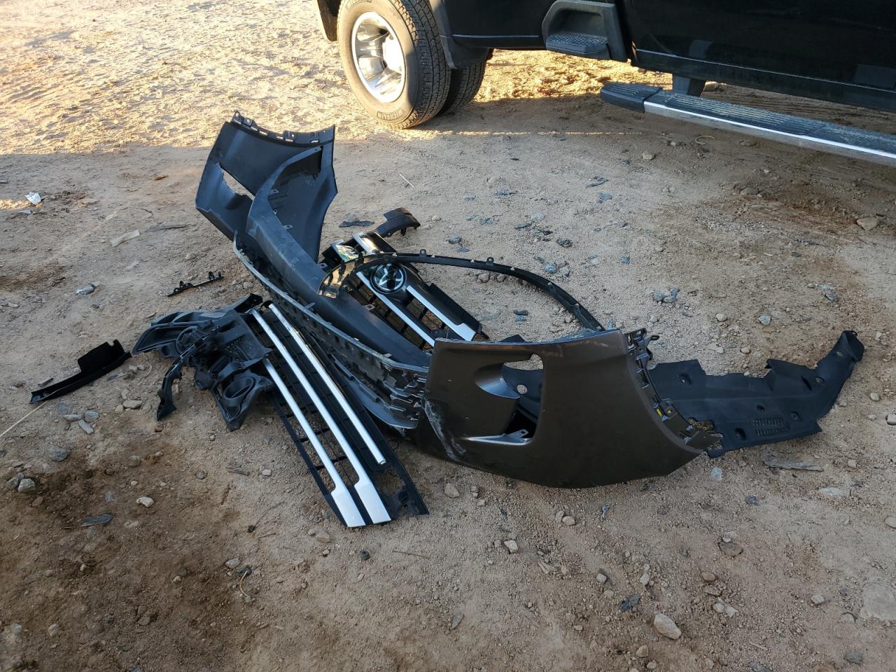2018 Toyota Highlander VIN 5TDZARFH1JS039426 Copart auction photo, front end damage thumbnail 13