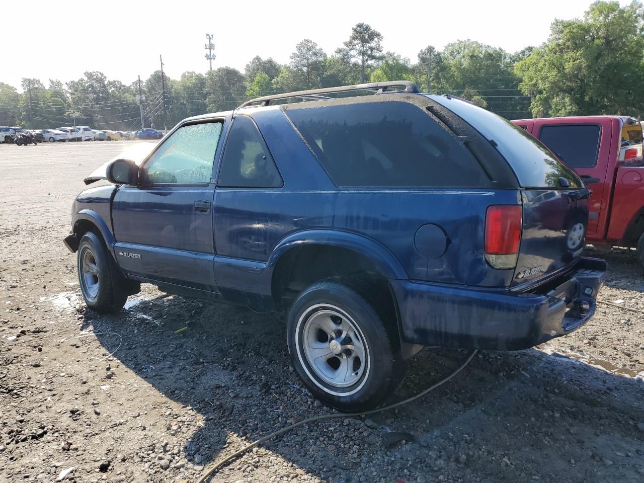 1999 Chevrolet Blazer VIN 1GNCS18W1XK196946 Copart auction photo, front end damage thumbnail 2