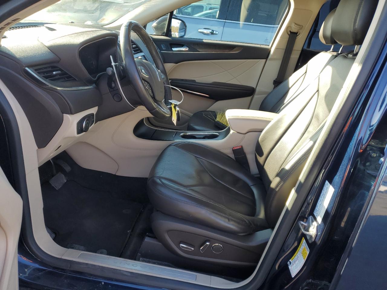 2017 Lincoln MKC VIN 5LMCJ3D9XHUL04213 Copart auction photo, front end / minor dent/scratches damage thumbnail 7