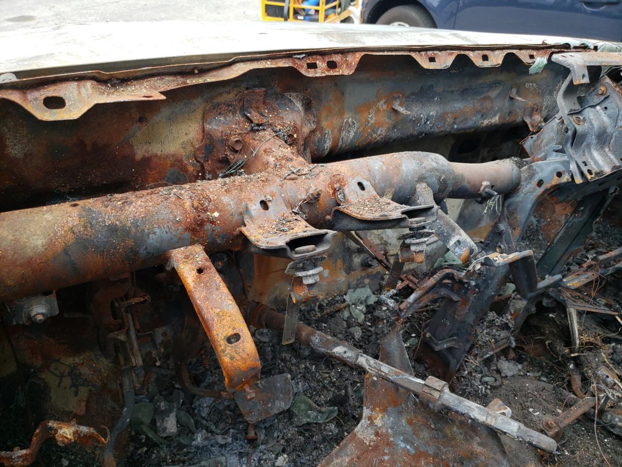 2004 Toyota Tundra VIN 5TBDT44154S447678 Copart auction photo, burn damage thumbnail 9