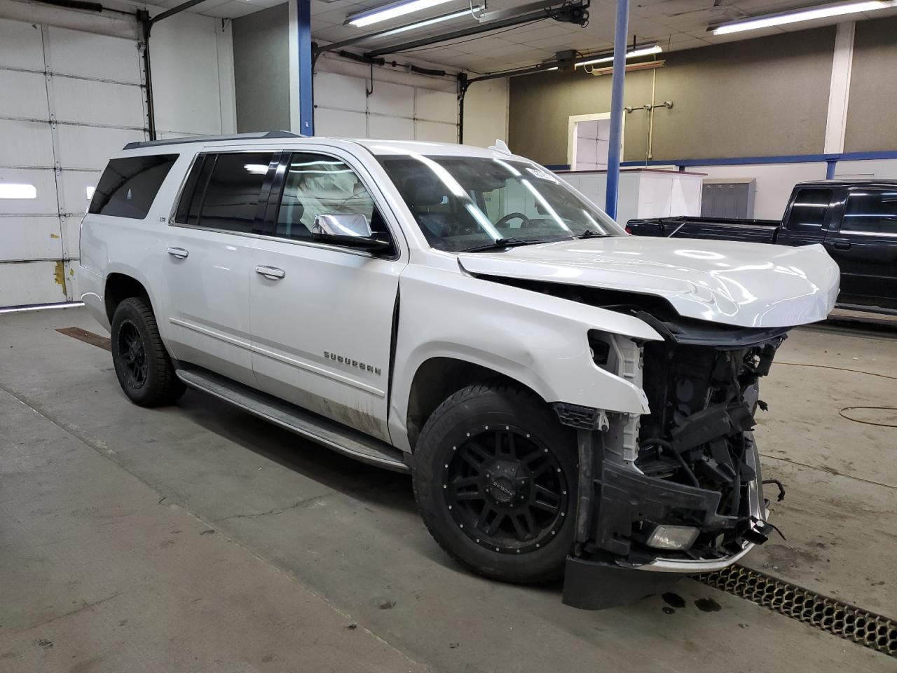 2016 Chevrolet Suburban VIN 1GNSKJKC2GR322197 Copart auction photo, front end / side damage thumbnail 4
