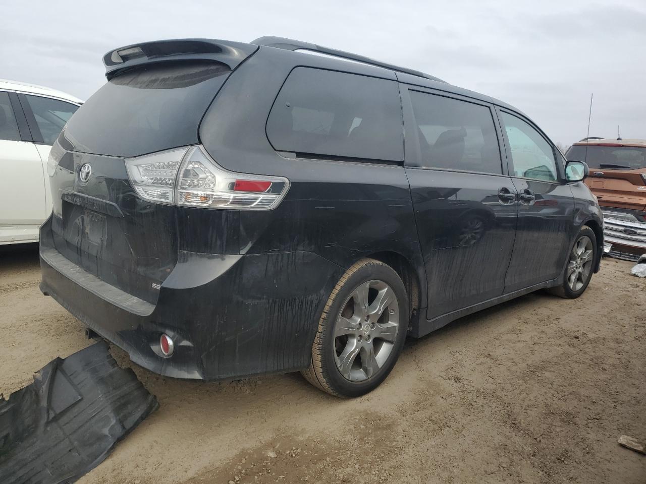 2011 Toyota Sienna VIN 5TDXK3DC1BS064868 Copart auction photo, front end / minor dent/scratches damage thumbnail 3