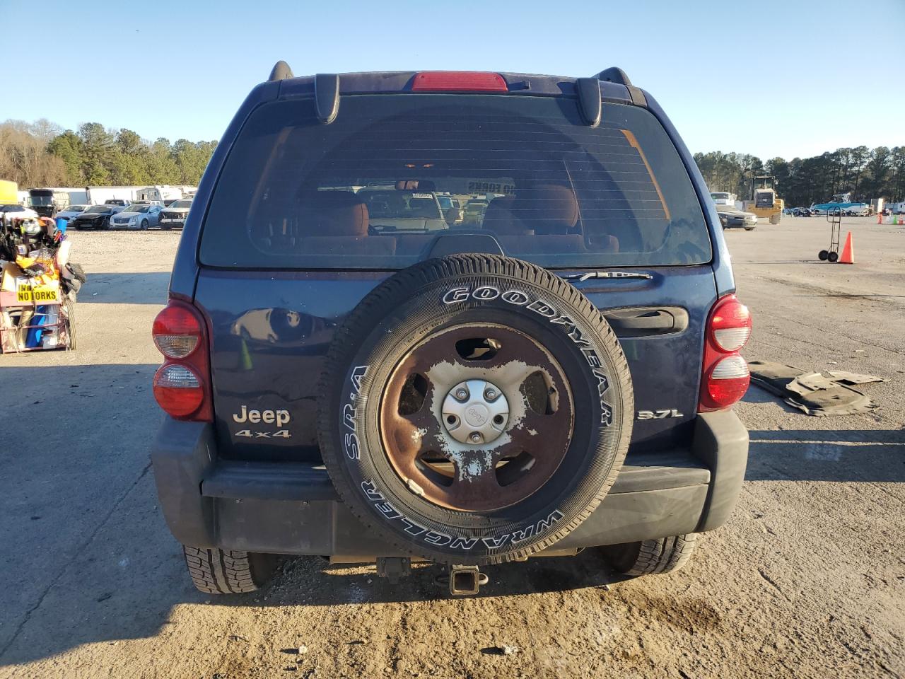 2006 Jeep Liberty (North America) VIN 1J4GL48K06W230835 Copart auction photo, side / minor dent/scratches damage thumbnail 6