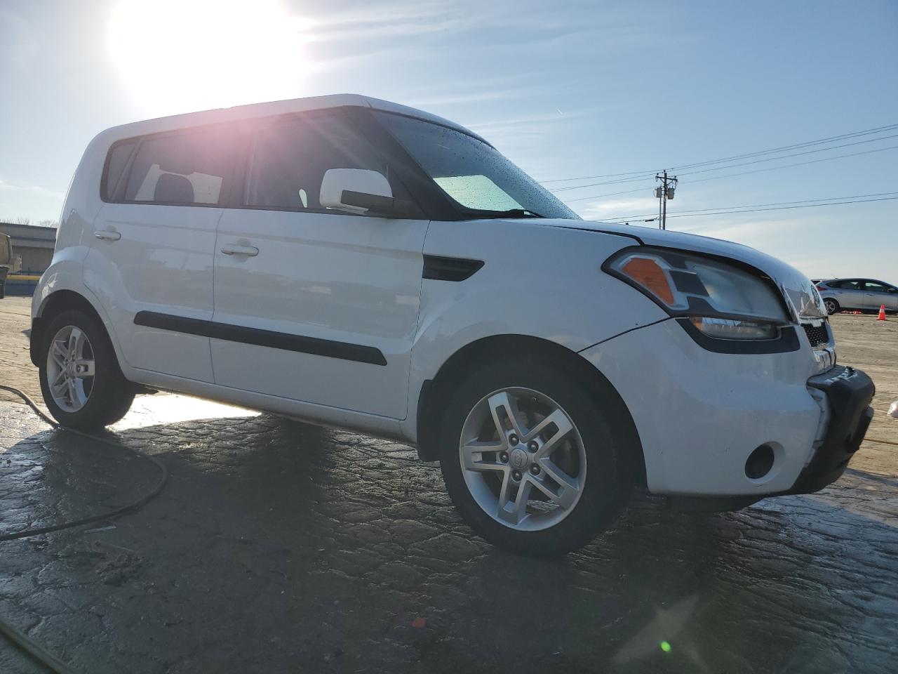 2011 KIA Soul VIN KNDJT2A22B7261874 Copart auction photo, front end damage thumbnail 4