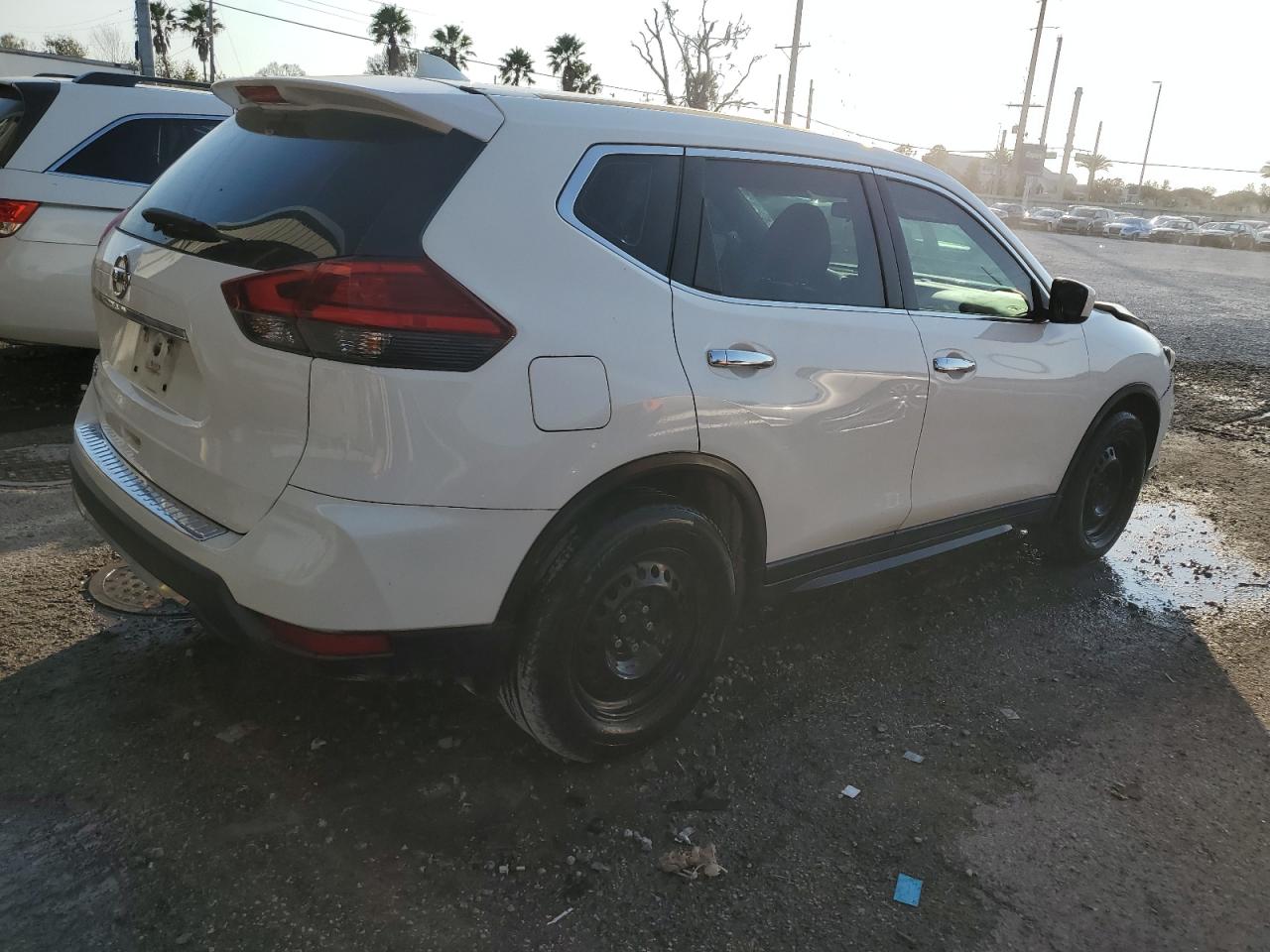 2017 Nissan Rogue VIN 5N1AT2MT1HC862158 Copart auction photo, front end damage thumbnail 3