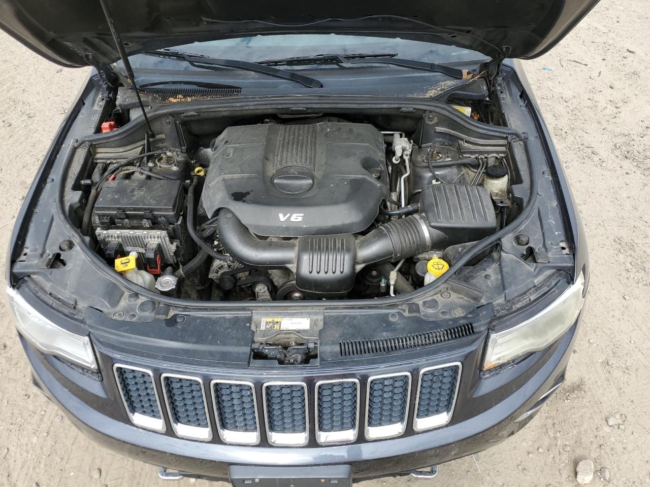 2015 Jeep Grand Cherokee VIN 1C4RJFCG1FC115844 Copart auction photo, minor dent/scratches damage thumbnail 14