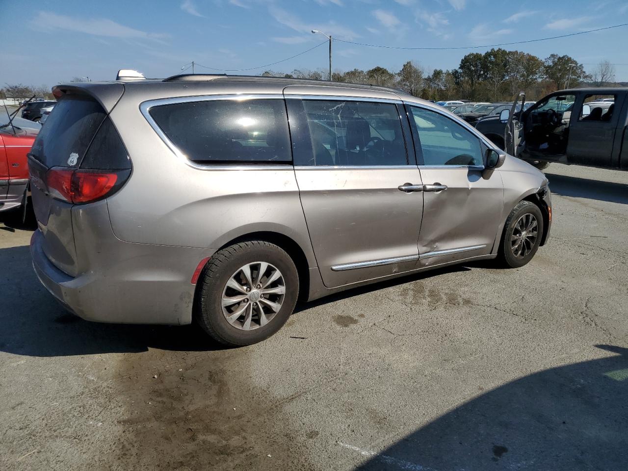 2017 Chrysler Pacifica VIN 2C4RC1BG8HR535089 Copart auction photo, front end damage thumbnail 3