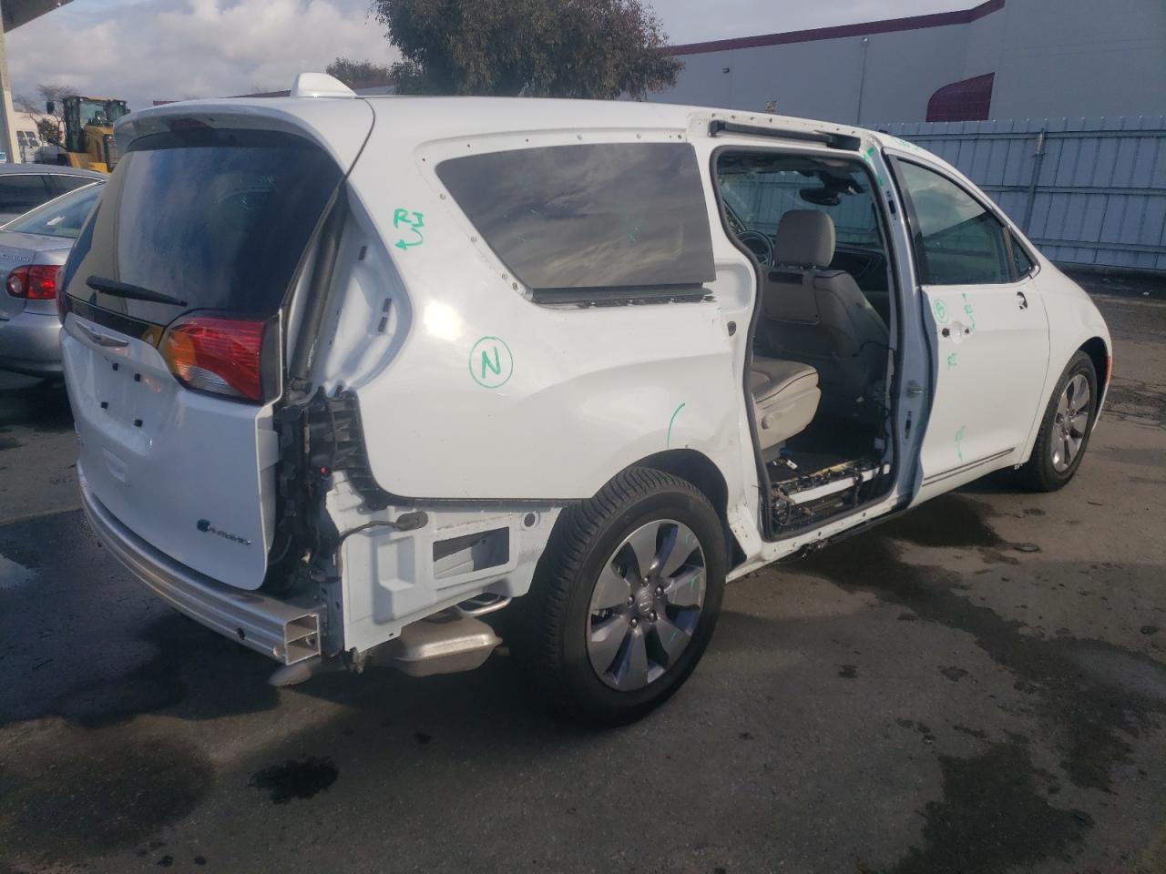 2019 Chrysler Pacifica VIN 2C4RC1N77KR741636 Copart auction photo, side / rear end damage thumbnail 3