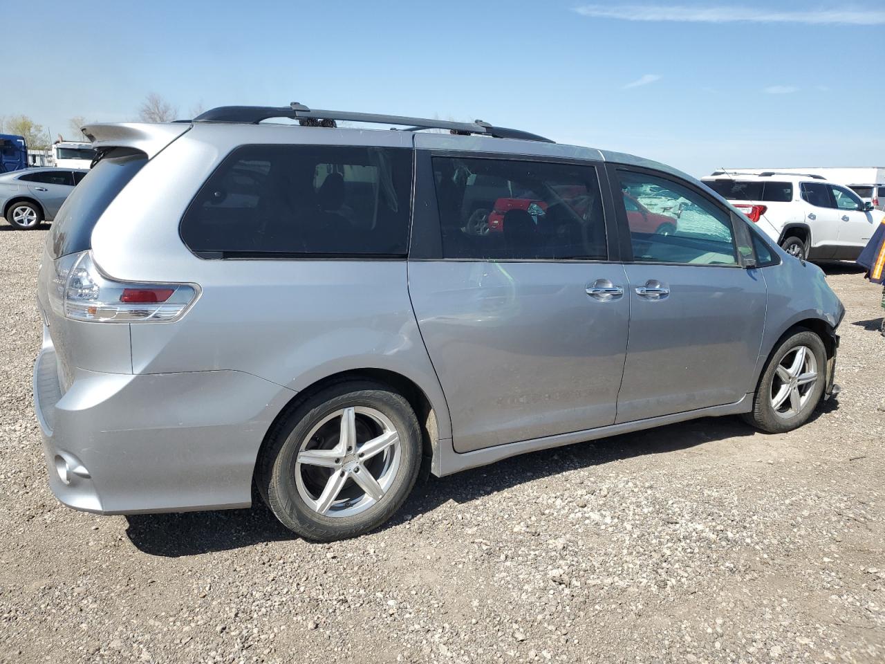 2014 Toyota Sienna VIN 5TDXK3DC5ES454456 Copart auction photo, front end / minor dent/scratches damage thumbnail 3