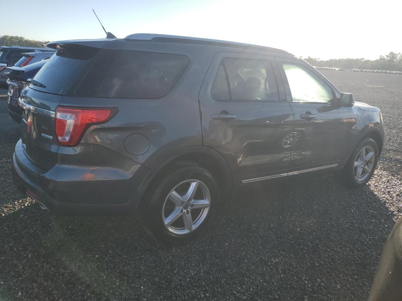 2019 Ford Explorer VIN 1FM5K7DH4KGA58255 Copart auction photo, water/flood damage thumbnail 3
