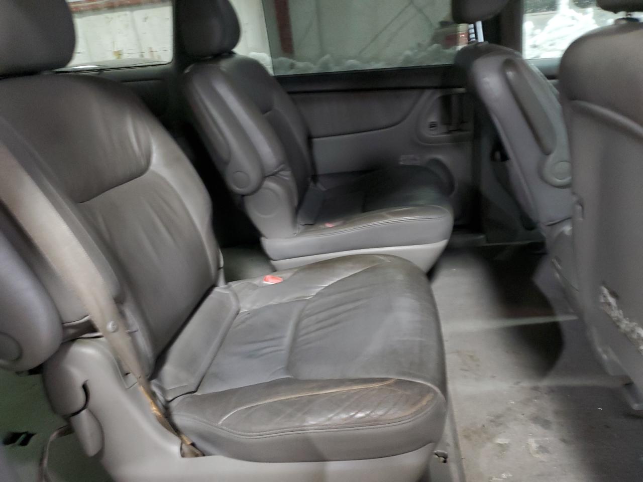 2004 Toyota Sienna VIN 5TDZA22C94S197292 Copart auction photo, front end damage thumbnail 11