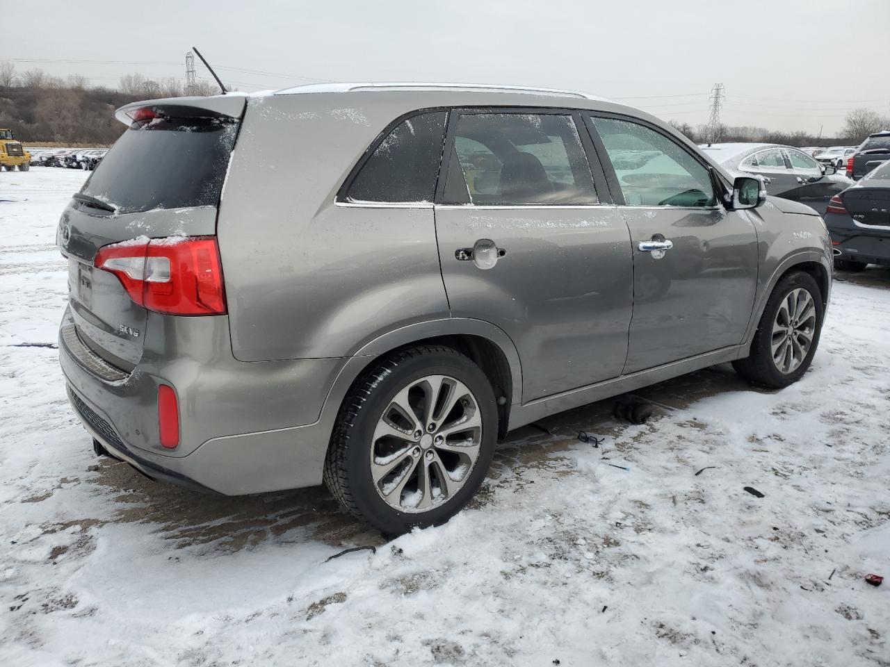 2015 KIA Sorento VIN 5XYKW4A71FG578668 Copart auction photo, minor dent/scratches damage thumbnail 3