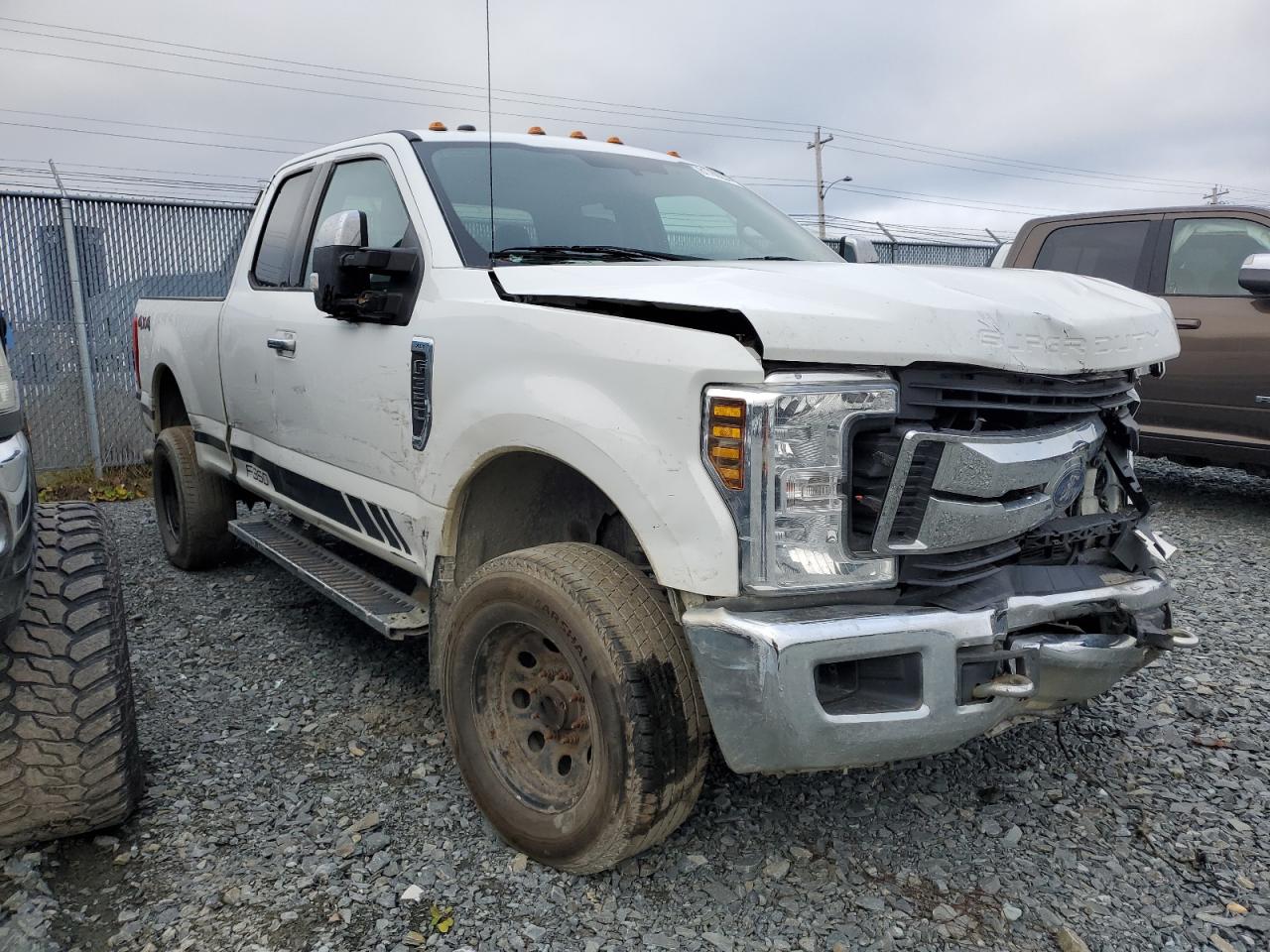 2018 Ford F350 VIN 1FT8X3B68JEC14983 Copart auction photo, front end / all over damage thumbnail 4