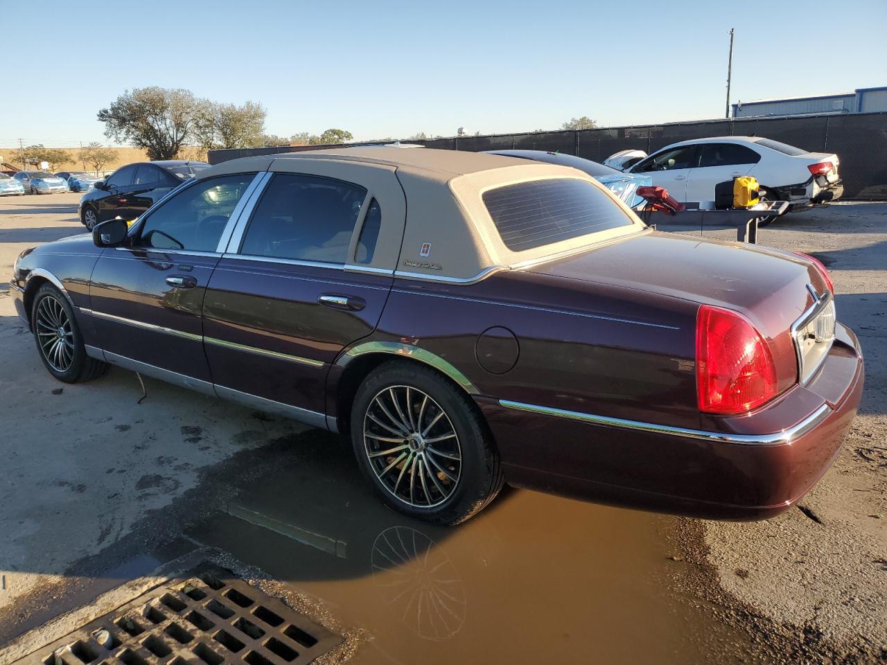 2011 Lincoln Town Car VIN 2LNBL8CV6BX750895 Copart auction photo, front end / rear end damage thumbnail 2