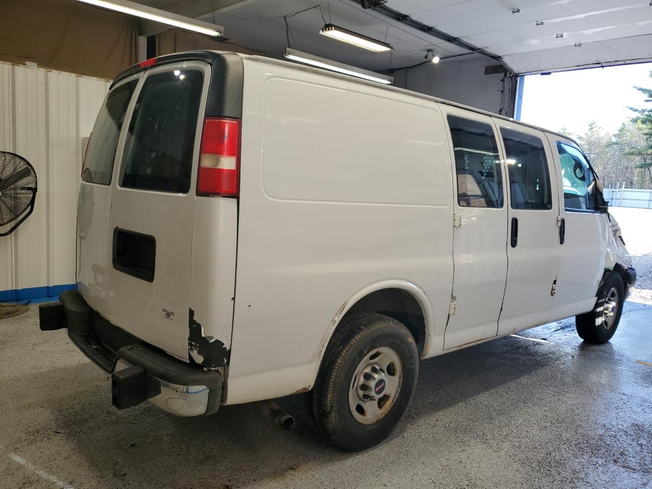 2014 GMC Savana VIN 1GTW7FCA1E1911257 Copart auction photo, front end damage thumbnail 3
