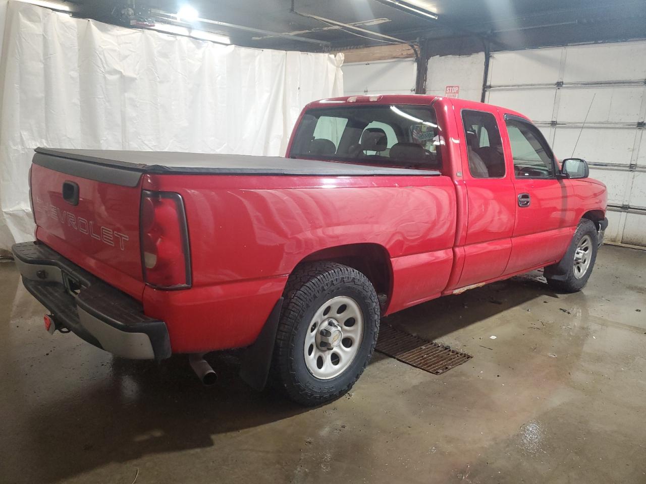 2005 Chevrolet Silverado VIN 1GCEC19X15Z175458 Copart auction photo, front end damage thumbnail 3