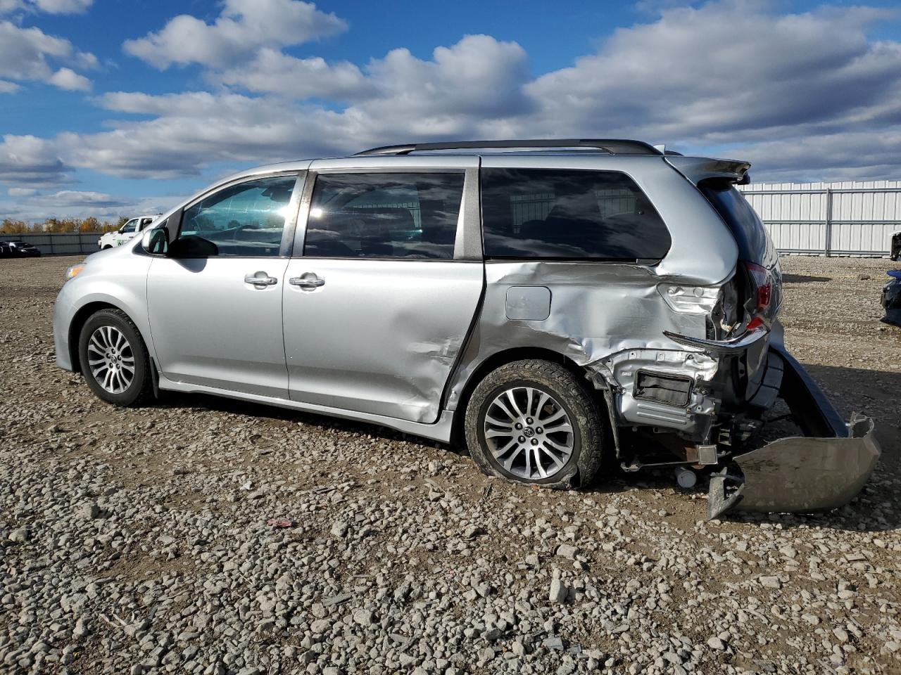 2019 Toyota Sienna VIN 5TDYZ3DCXKS994607 Copart auction photo, rear end / side damage thumbnail 2