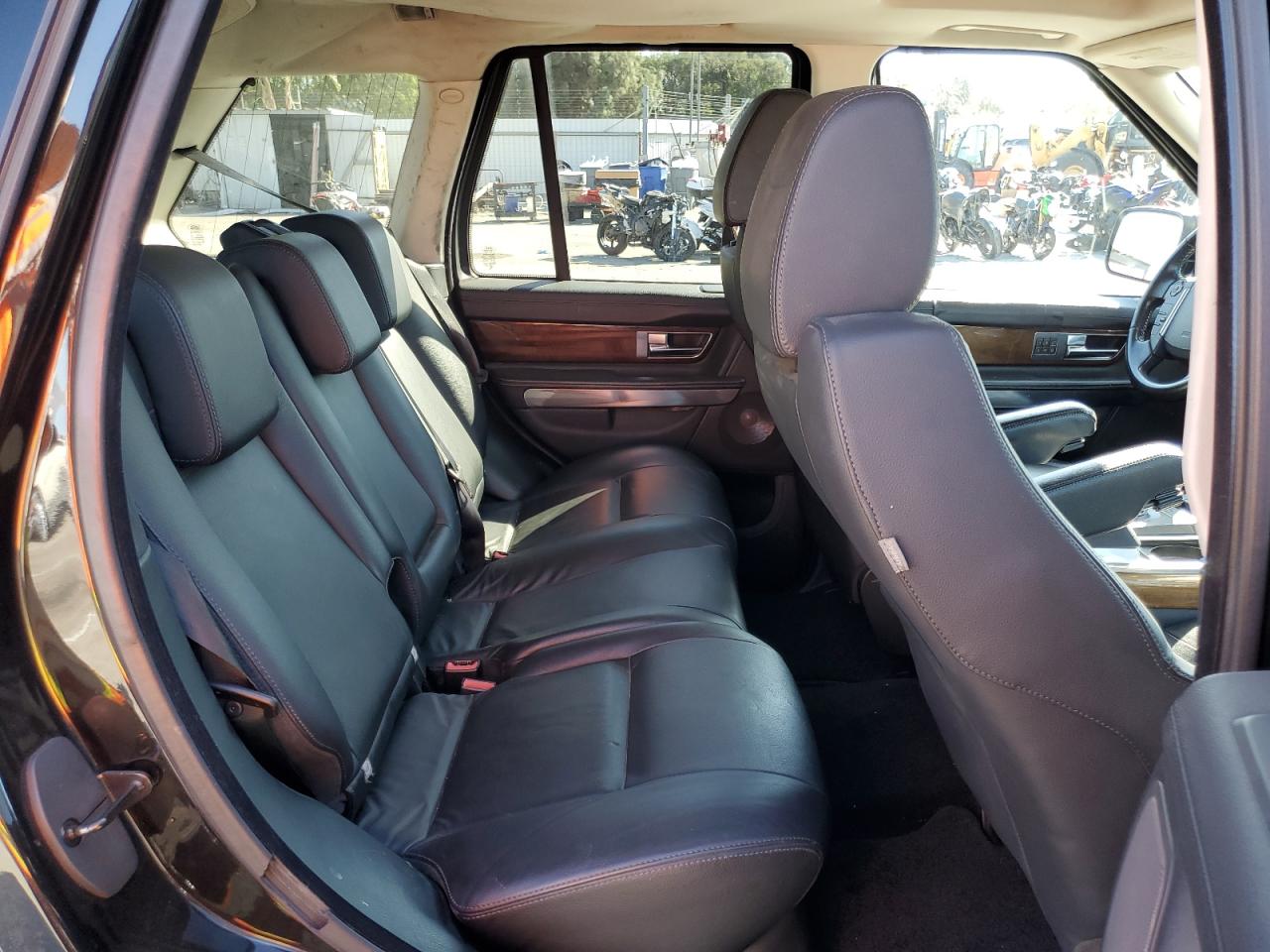 2010 Land Rover Range Rover VIN SALSF2D4XAA226082 Copart auction photo, minor dent/scratches damage thumbnail 11