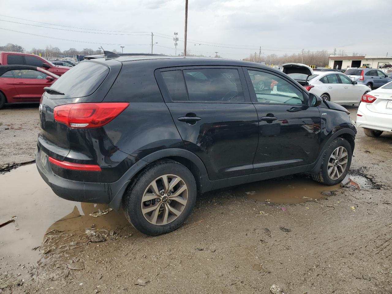 2015 KIA Sportage VIN KNDPBCAC0F7682607 Copart auction photo, front end / minor dent/scratches damage thumbnail 3