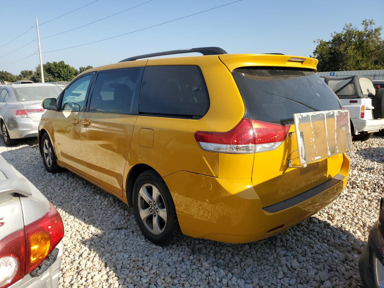 2013 Toyota Sienna VIN 5TDKK3DC5DS335220 Copart auction photo, front end damage thumbnail 2
