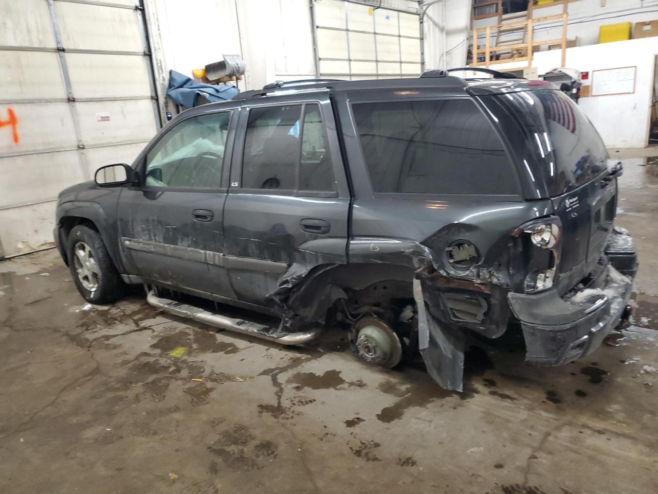 2004 Chevrolet TrailBlazer VIN 1GNDT13S442379629 Copart auction photo, rear end / side damage thumbnail 2