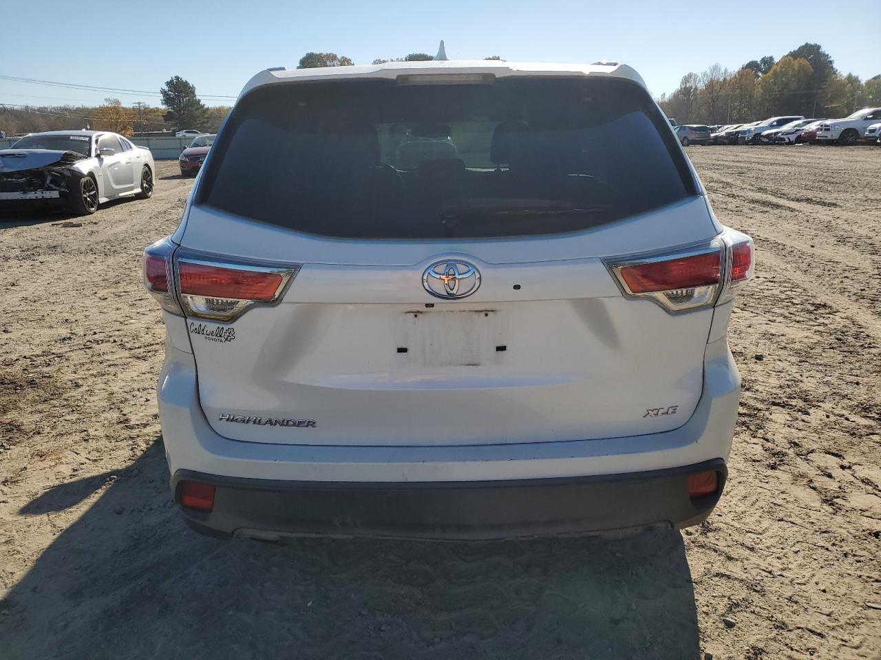 2015 Toyota Highlander VIN 5TDKKRFHXFS067716 Copart auction photo, front end / side damage thumbnail 6