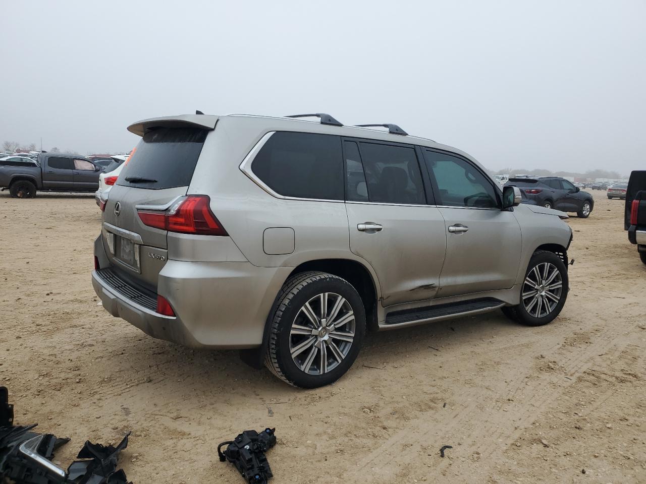 2016 Lexus LX VIN JTJHY7AX9G4195631 Copart auction photo, front end / side damage thumbnail 3