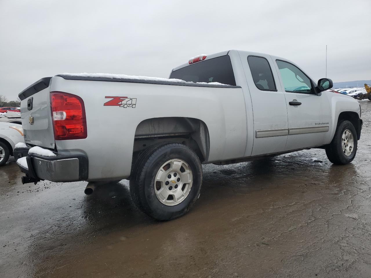 2013 Chevrolet Silverado VIN 1GCRKSE75DZ292586 Copart auction photo, front end / rear end damage thumbnail 3