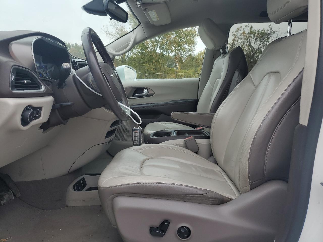 2017 Chrysler Pacifica VIN 2C4RC1BG8HR526781 Copart auction photo, hail damage thumbnail 7