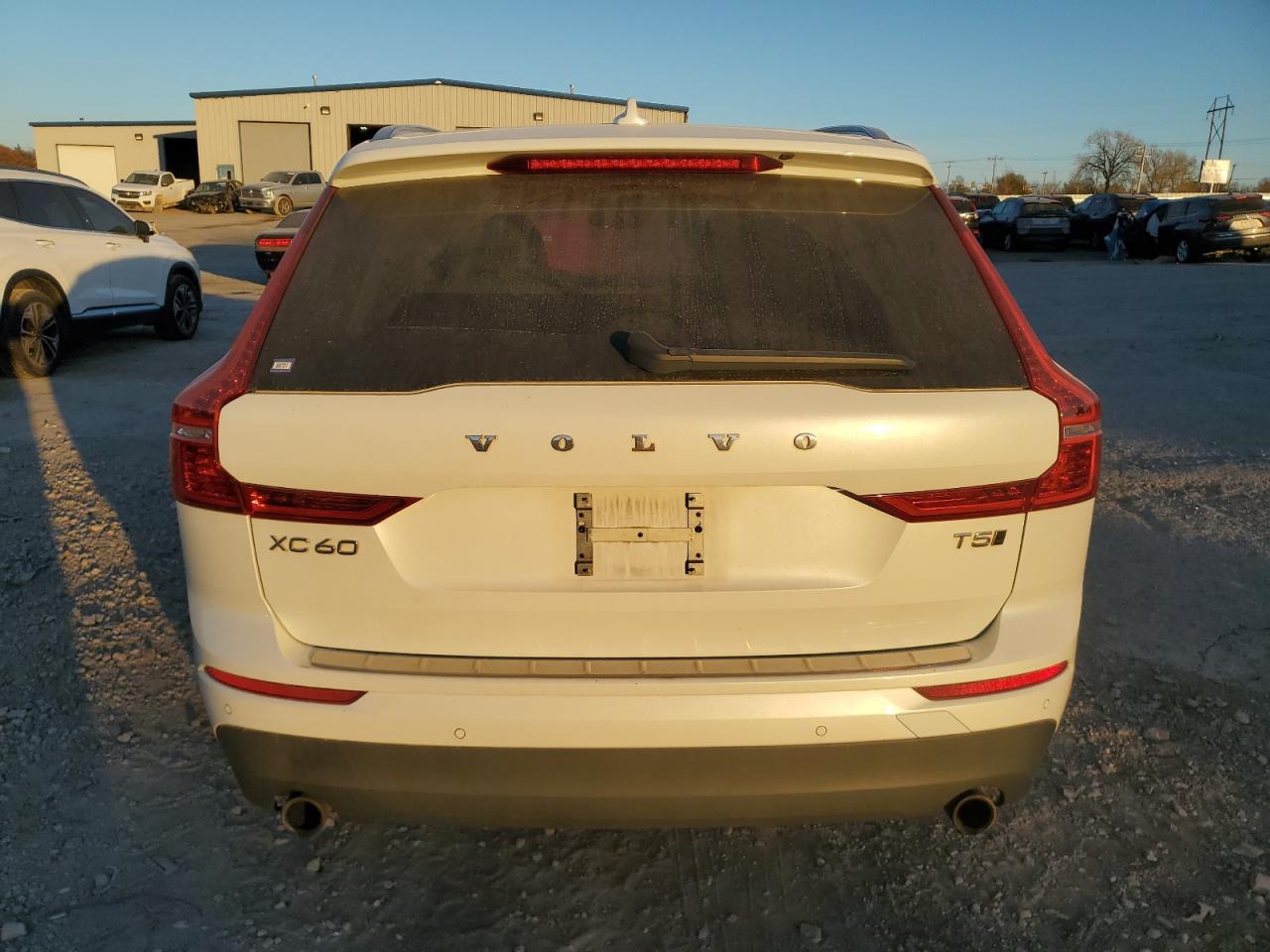 2018 Volvo XC60 VIN LYV102RK9JB097420 Copart auction photo, hail / minor dent/scratches damage thumbnail 6