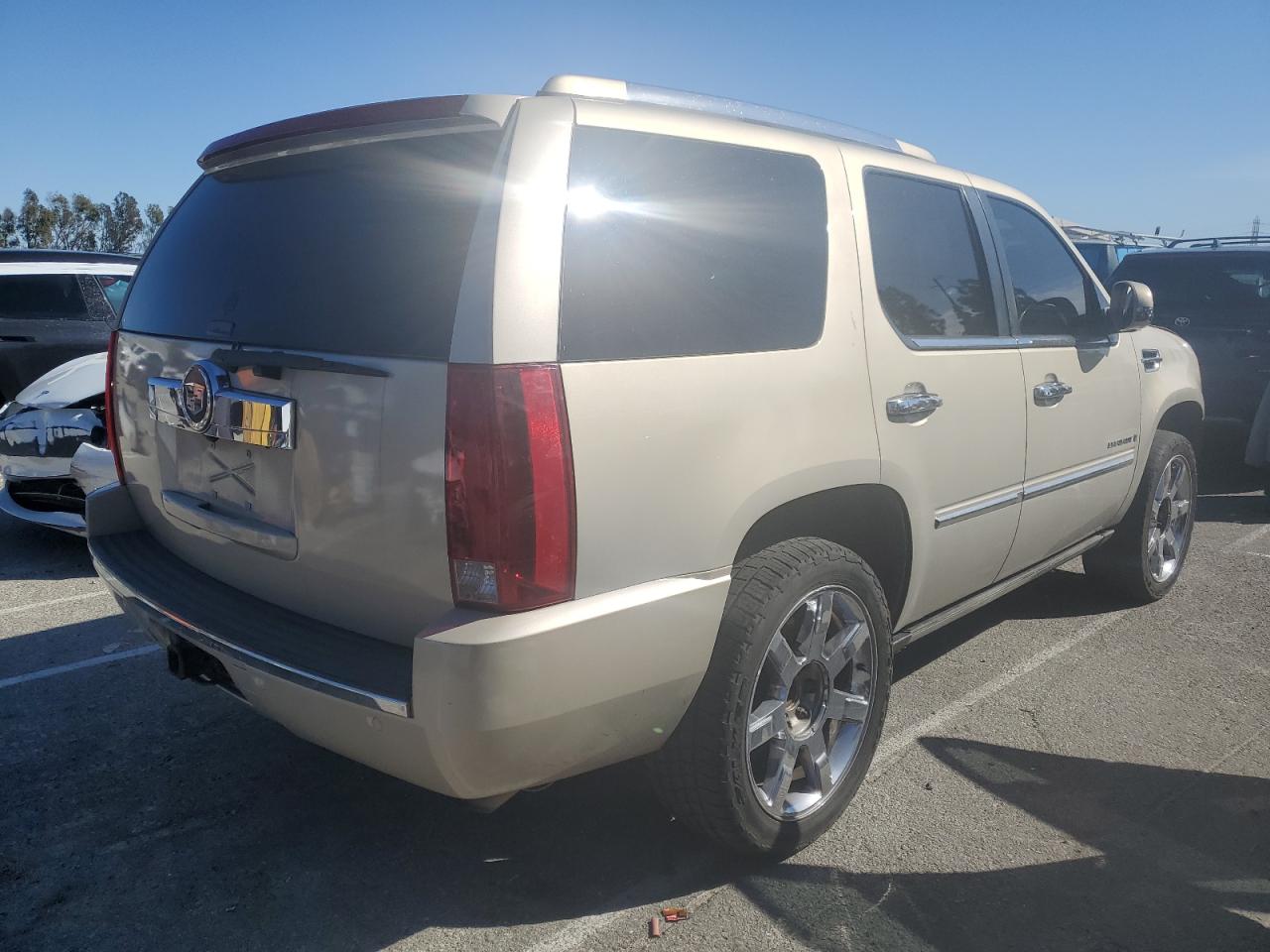 2007 Cadillac Escalade VIN 1GYFK63807R312361 Copart auction photo, front end damage thumbnail 3
