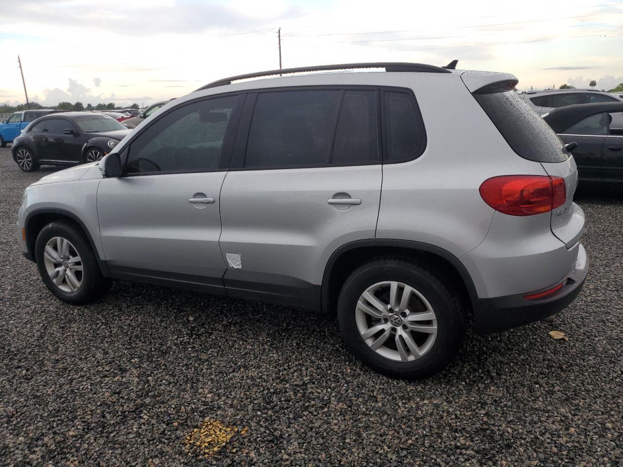 2017 Volkswagen Tiguan VIN WVGAV7AXXHK022657 Copart auction photo, water/flood damage thumbnail 2