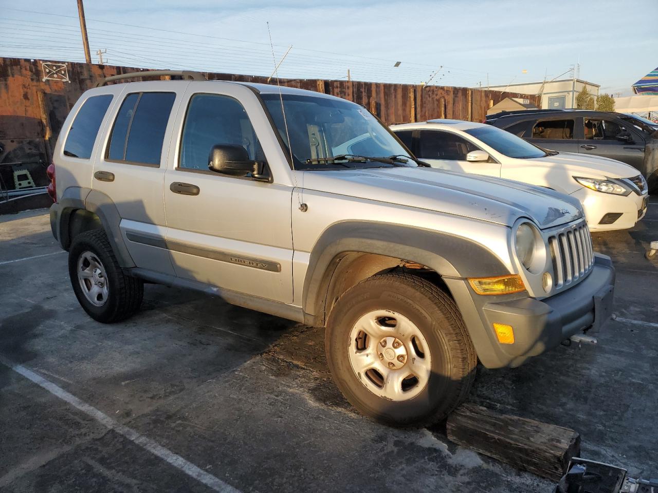 2006 Jeep Liberty (North America) VIN 1J4GL48K26W208335 Copart auction photo, front end damage thumbnail 4