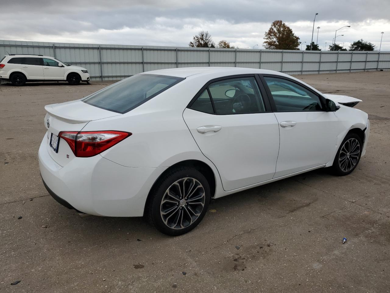 2016 Toyota Corolla VIN 5YFBURHE1GP426524 Copart auction photo, front end / minor dent/scratches damage thumbnail 3