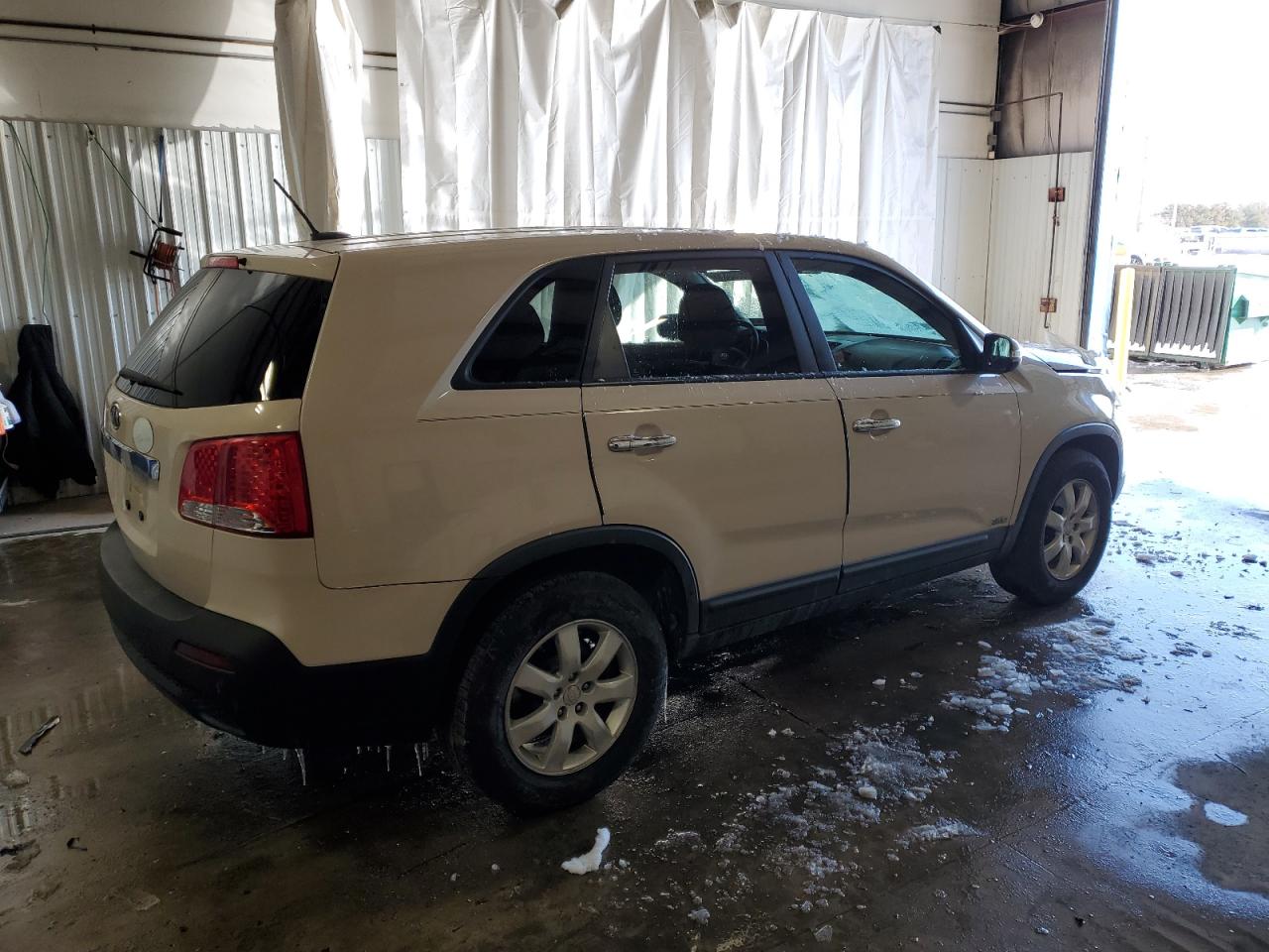 2011 KIA Sorento VIN 5XYKTCA15BG114419 Copart auction photo, water/flood / front end damage thumbnail 3