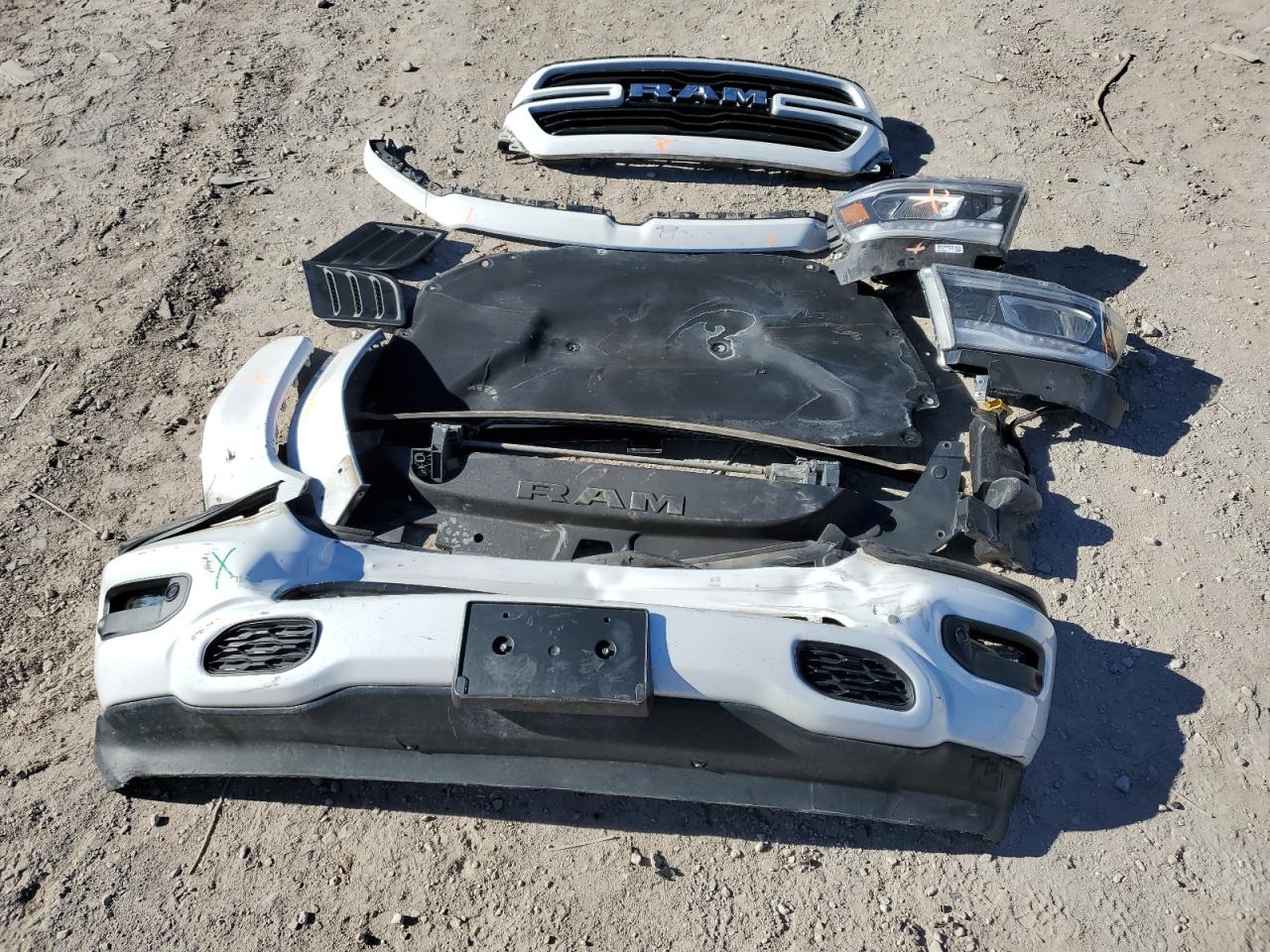 2019 RAM 1500 VIN 1C6SRFJTXKN845431 Copart auction photo, front end damage thumbnail 12