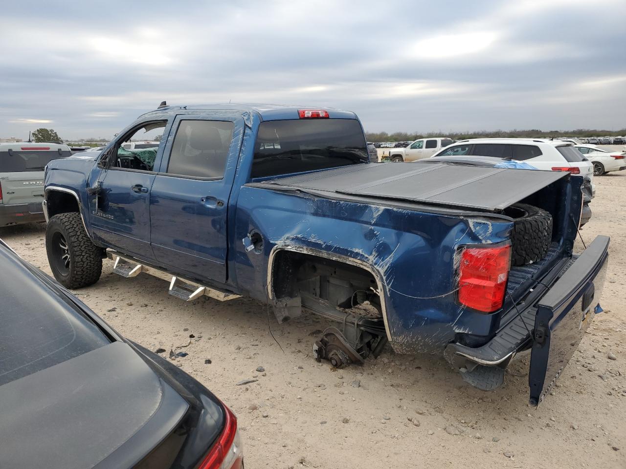 2018 Chevrolet Silverado VIN 3GCPCREC7JG492391 Copart auction photo, all over / undercarriage damage thumbnail 2