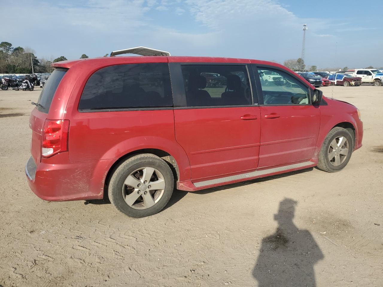 2013 Dodge Caravan VIN 2C4RDGBG6DR633094 Copart auction photo, front end / side damage thumbnail 3