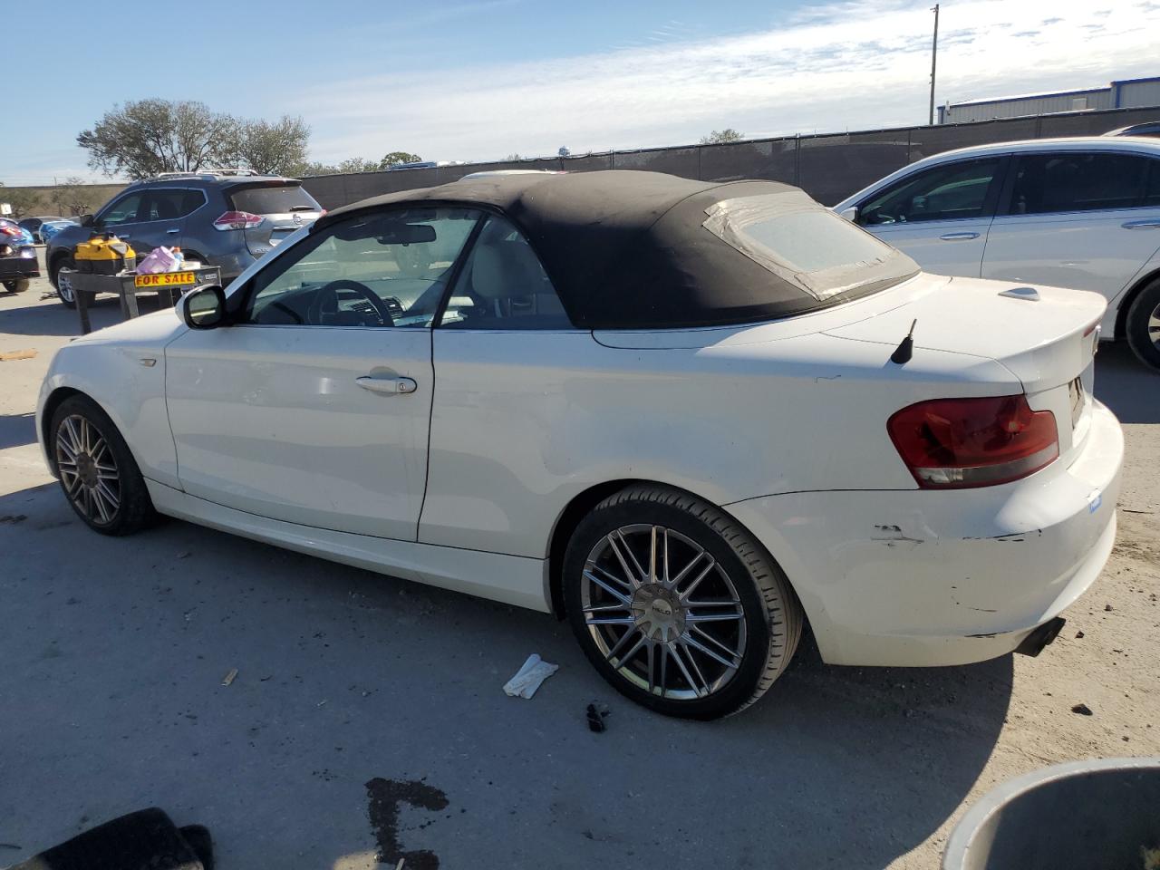 2012 BMW 1er VIN WBAUN1C5XCVH84372 Copart auction photo, side / minor dent/scratches damage thumbnail 2