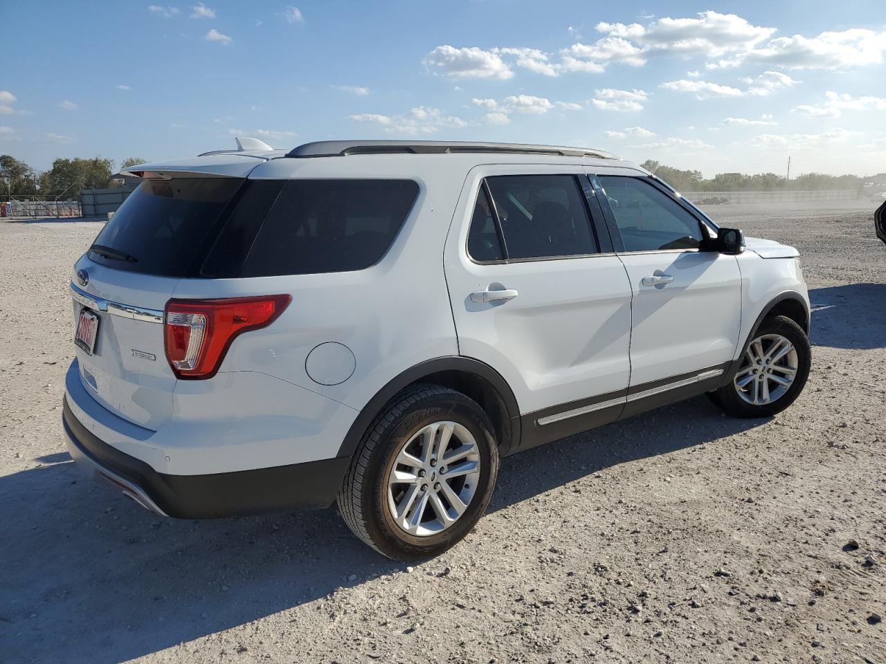 2017 Ford Explorer VIN 1FM5K7DH2HGA15638 Copart auction photo, front end / undercarriage damage thumbnail 3