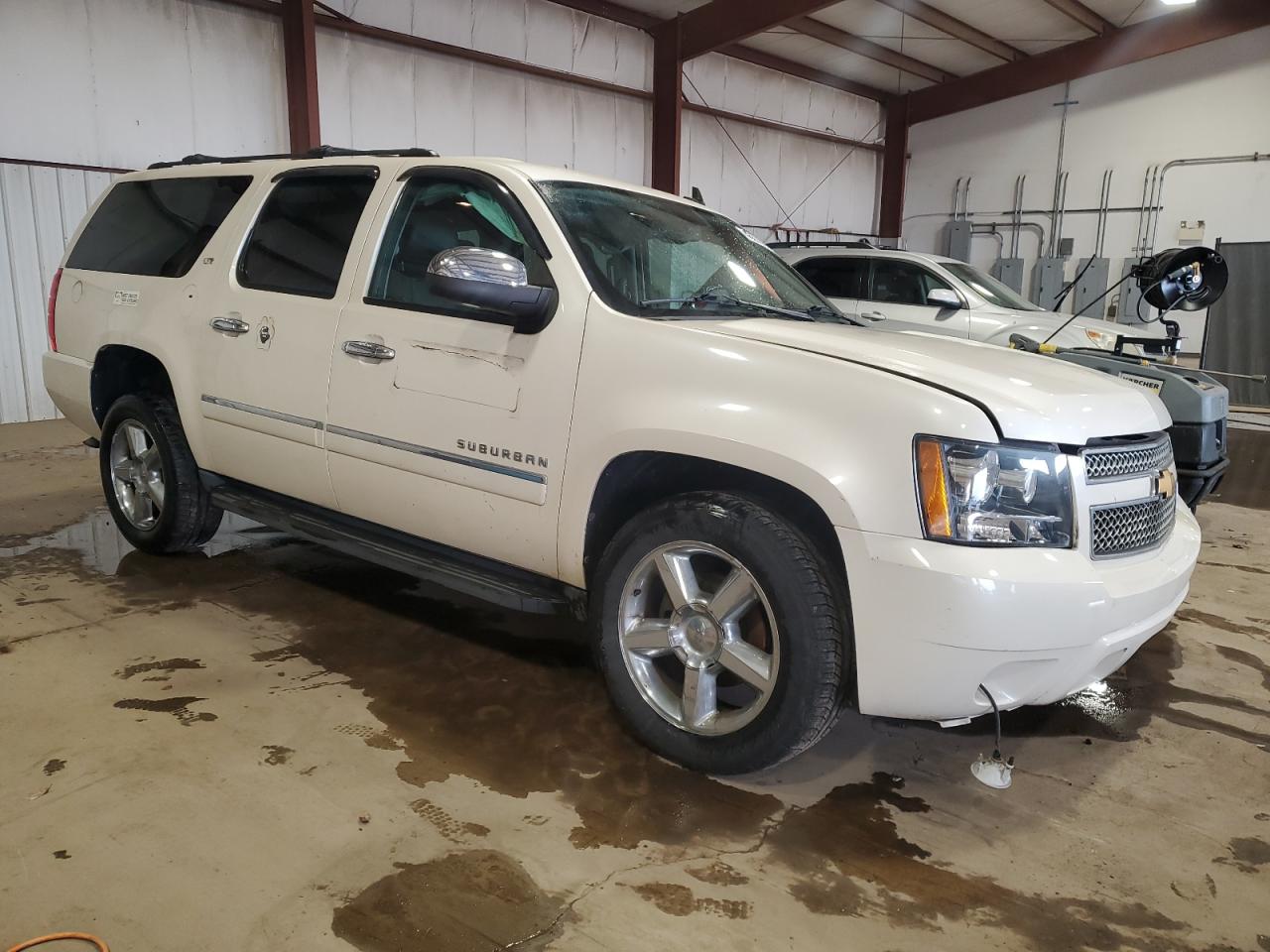 2013 Chevrolet Suburban VIN 1GNSKKE74DR304557 Copart auction photo, front end damage thumbnail 4