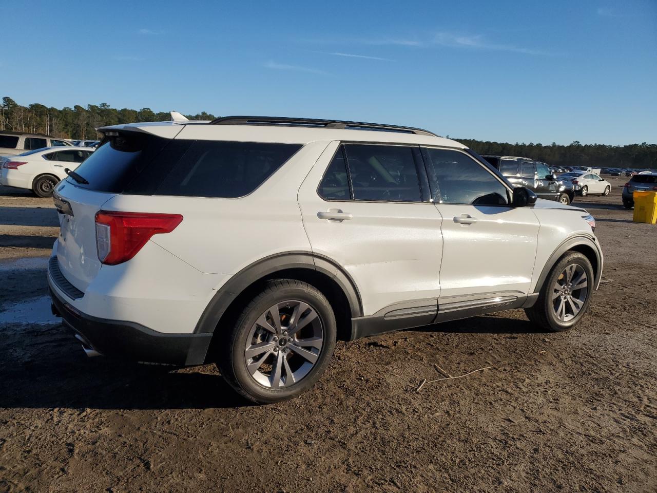 2022 Ford Explorer VIN 1FMSK7DH2NGB36507 Copart auction photo, all over damage thumbnail 3