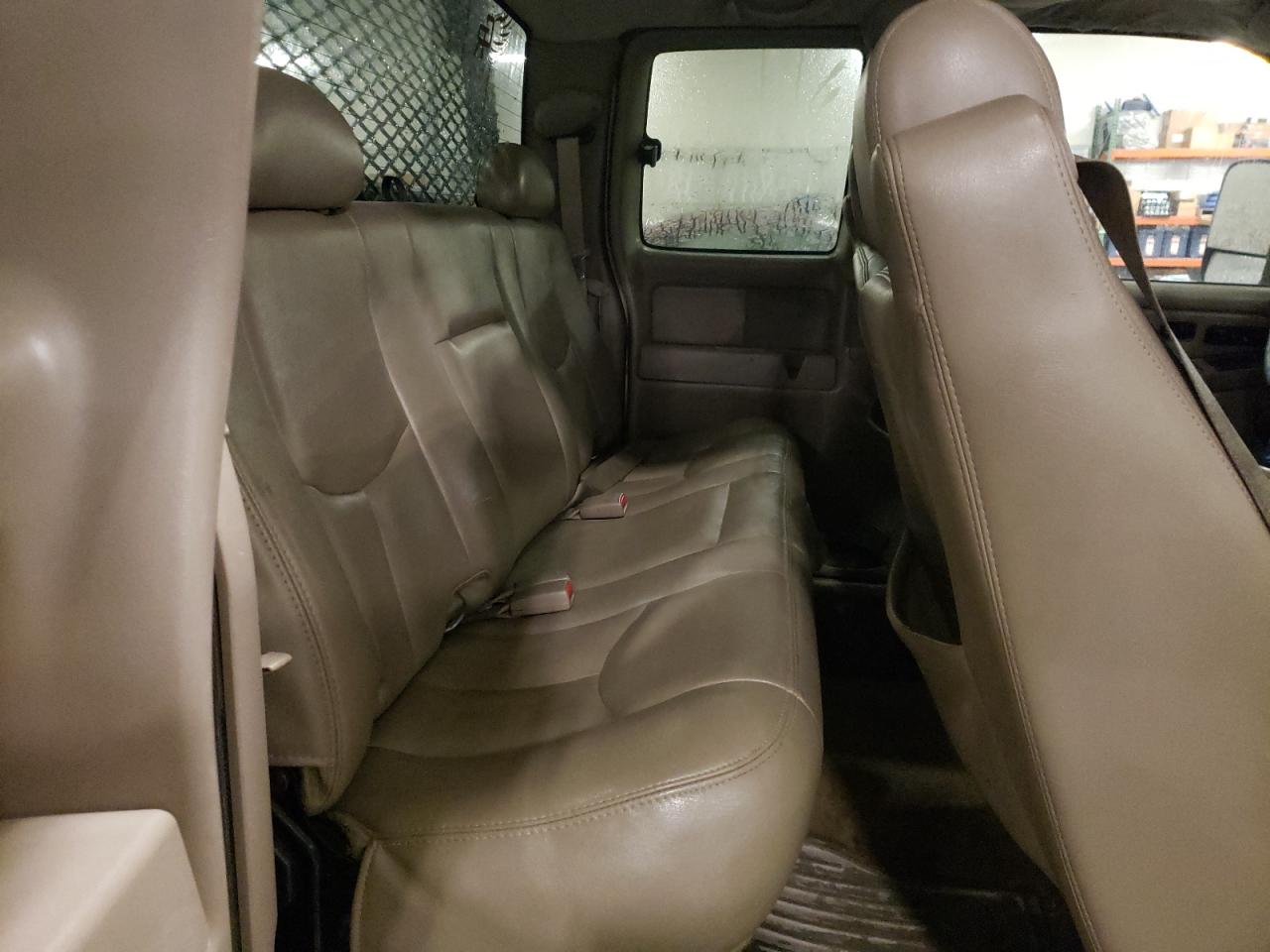 2005 Chevrolet Silverado VIN 1GCHK29285E186944 Copart auction photo, all over damage thumbnail 10