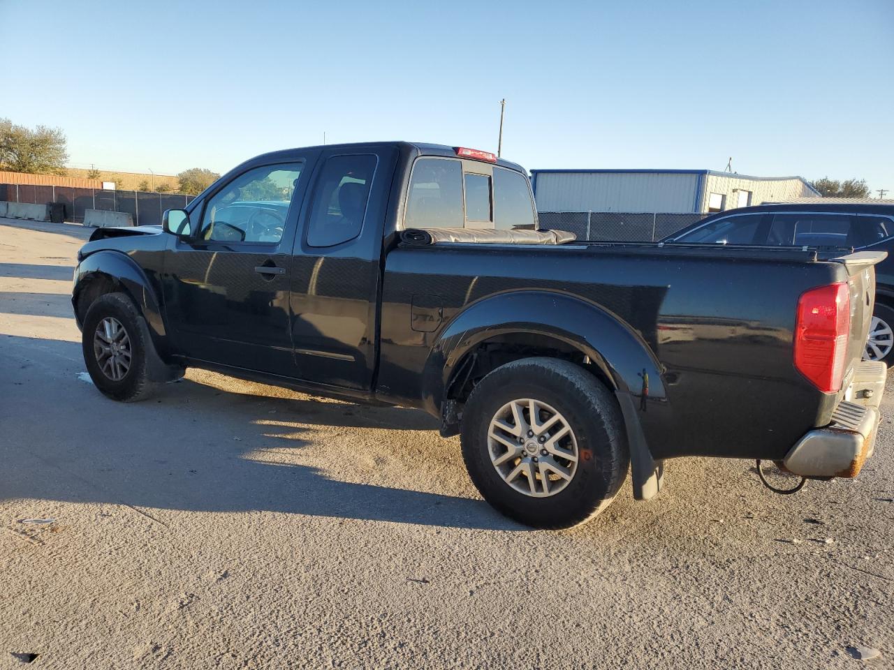 2017 Nissan Navara (Frontier) VIN 1N6BD0CT4HN727897 Copart auction photo, front end / minor dent/scratches damage thumbnail 2
