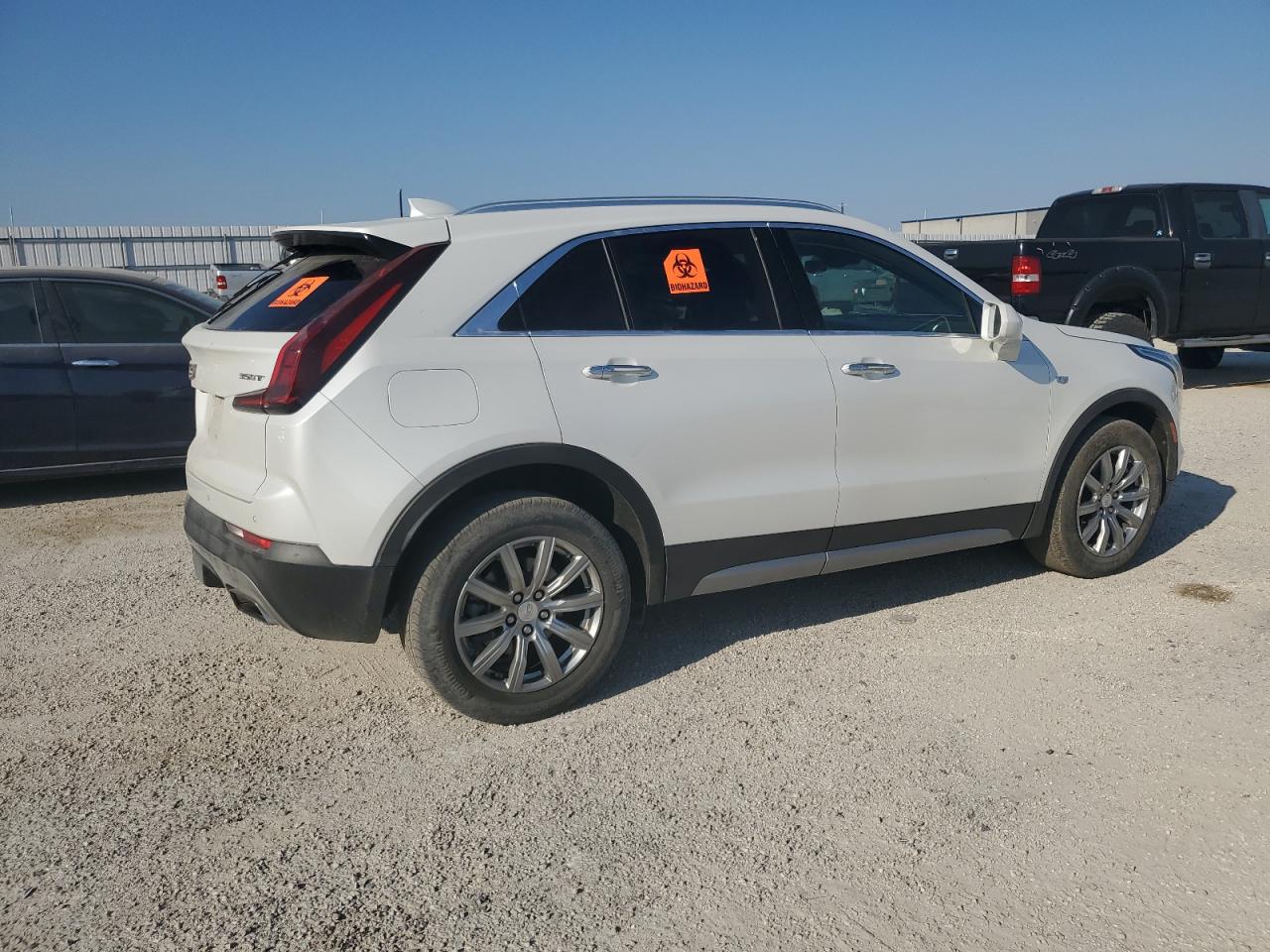2020 Cadillac XT4 VIN 1GYFZDR43LF082556 Copart auction photo, front end / minor dent/scratches damage thumbnail 3