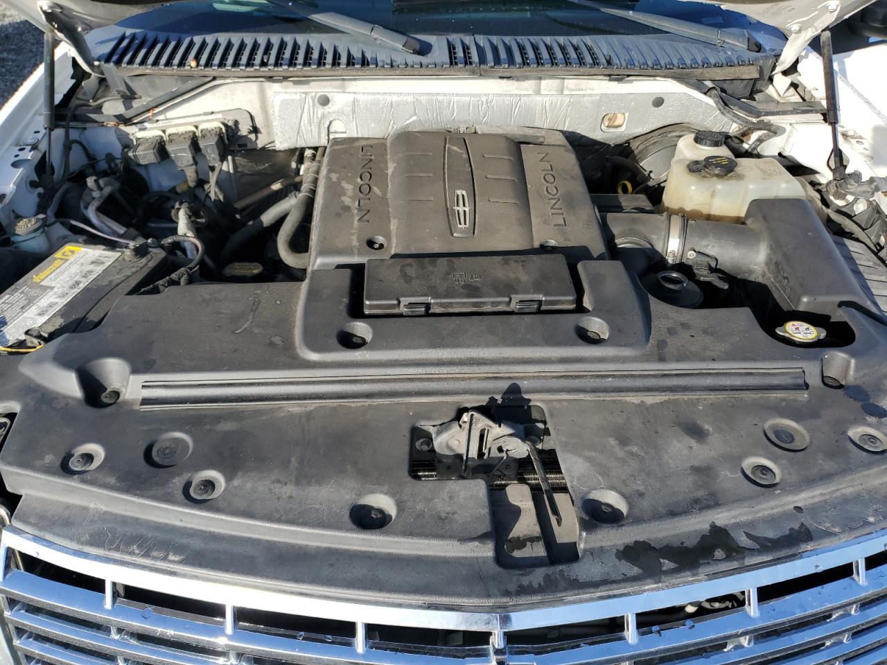 2011 Lincoln Navigator VIN 5LMJJ2H52BEJ01696 Copart auction photo, water/flood damage thumbnail 12