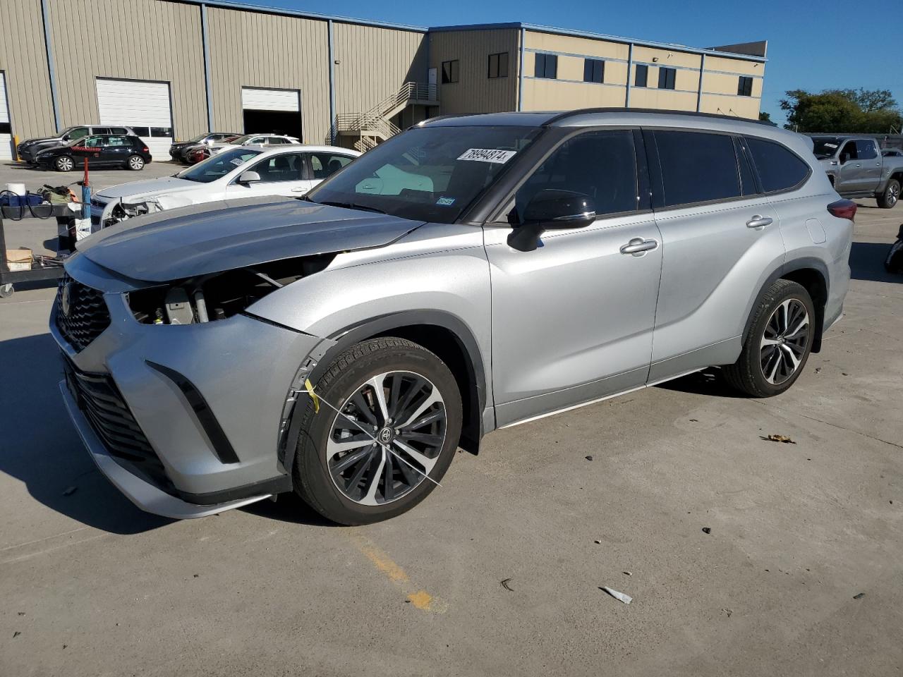2022 Toyota Highlander VIN 5TDLZRAH3NS111092