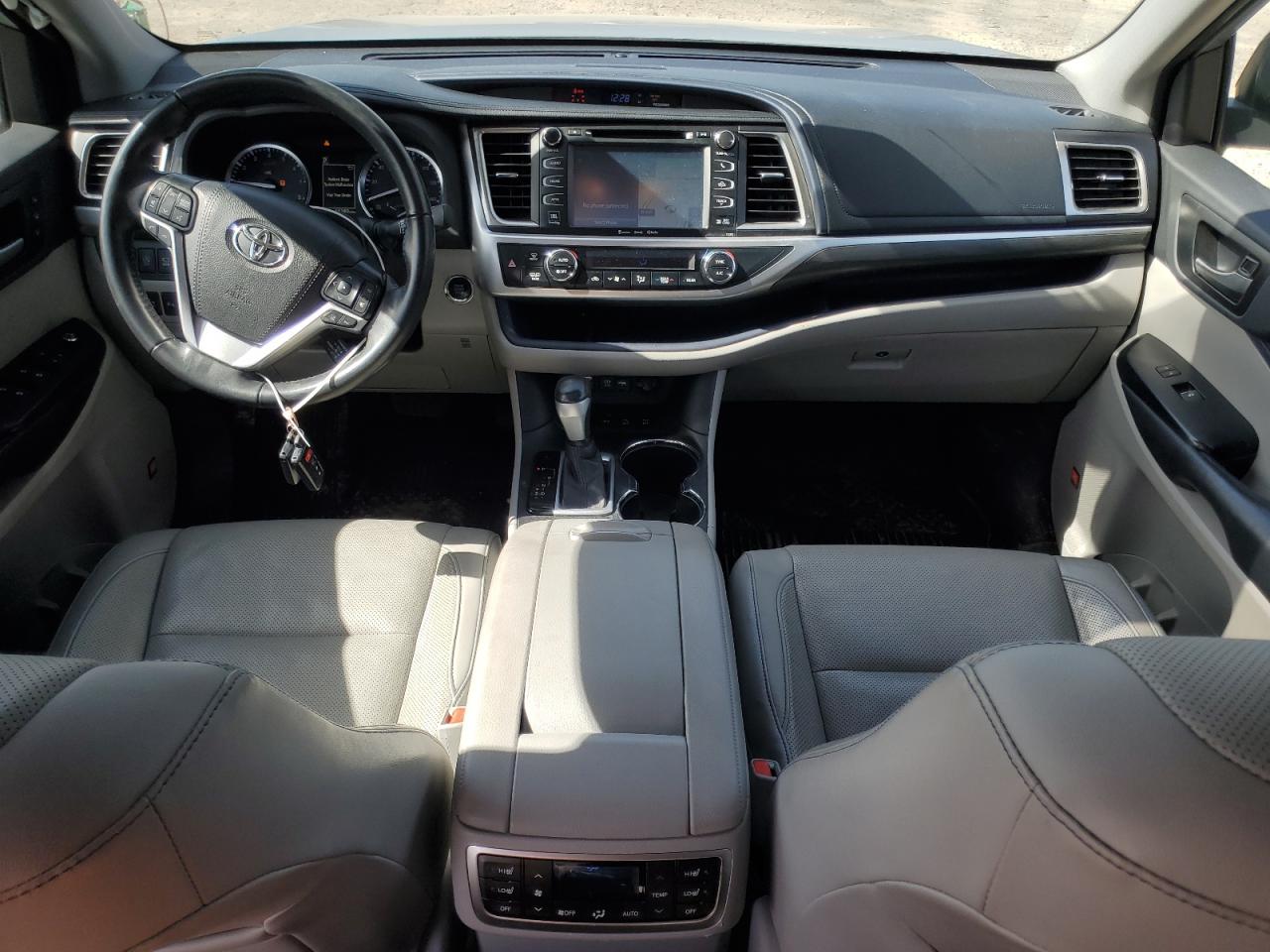 2019 Toyota Highlander VIN 5TDDZRFH1KS925430 Copart auction photo, side / front end damage thumbnail 8