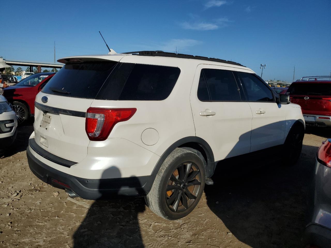 2018 Ford Explorer VIN 1FM5K7D81JGA52105 Copart auction photo, water/flood damage thumbnail 3