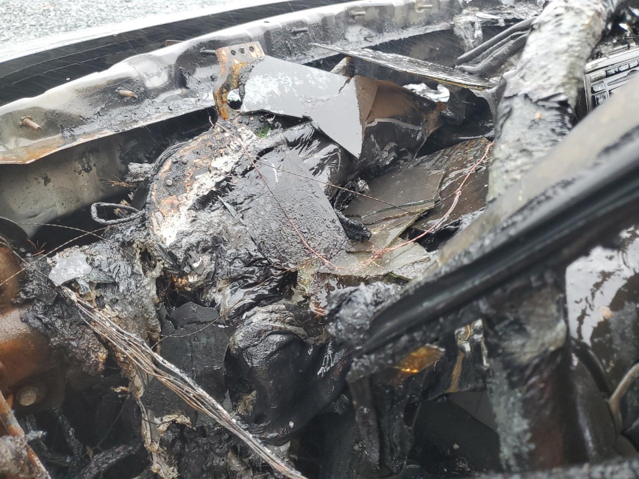 2012 Hyundai Santa Fe VIN 5XYZGDAB2CG151074 Copart auction photo, burn damage thumbnail 9